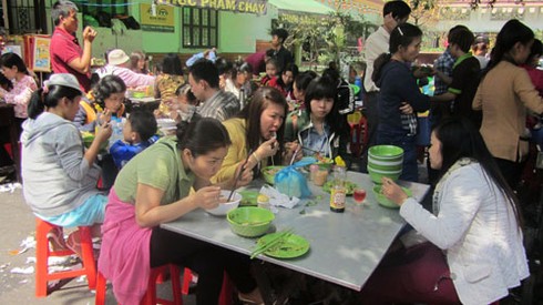 TPHCM: Sáng mồng 1 Tết, lên chùa ăn chay - ảnh 7